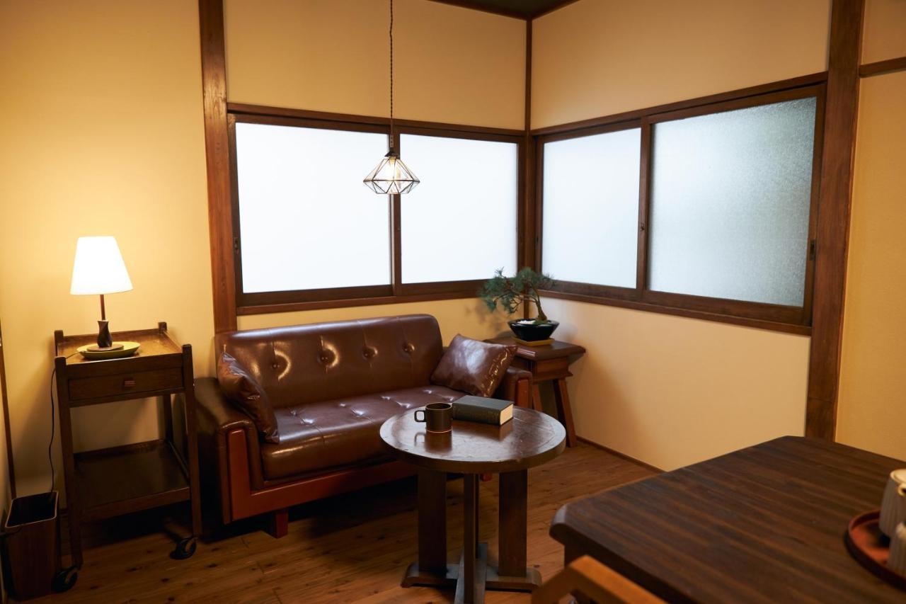Kagurazaka Retro Bar & Hotel Токио Экстерьер фото