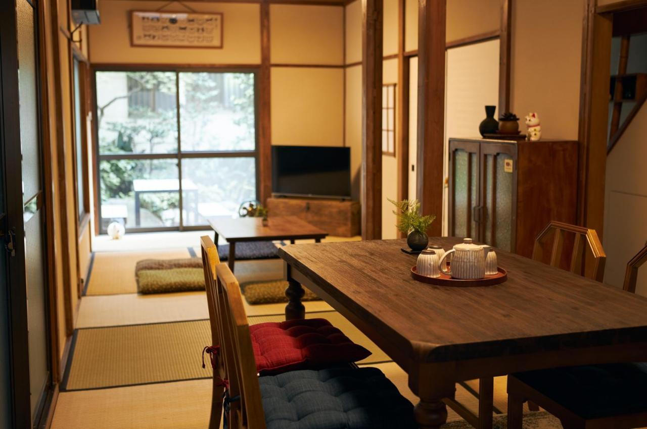 Kagurazaka Retro Bar & Hotel Токио Экстерьер фото
