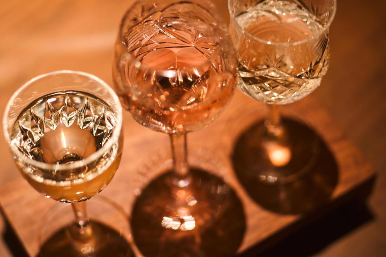 Kagurazaka Retro Bar & Hotel Токио Экстерьер фото
